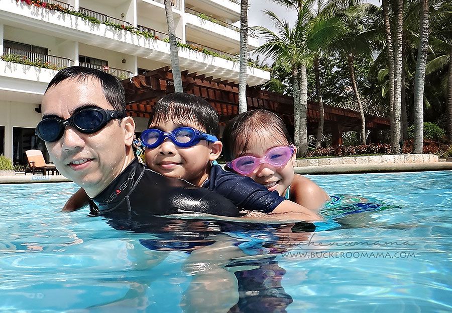 Mon - Dec 2, 2013 photo Kiddies-with-Daddy-1_zps7c5cba9e.jpg