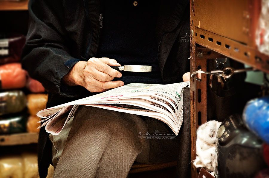 Thu - May 16, 2013 photo Magnifying-glass-1_zps3e012a66.jpg