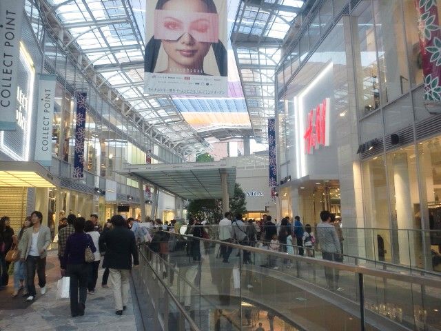 10.19, New shopping mall. H&M finally opened here in Fukuoka.