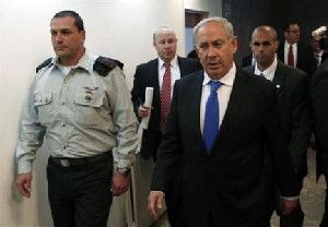 Israel's Prime Minister Benjamin Netanyahu (R) arrives at the weekly cabinet meeting in Jerusalem February 17, 2013. Netanyahu appealed on Sunday for Israel's secret services to be spared public scrutiny, in an apparent bid to douse speculation that an Australian immigrant's 2010 jailhouse suicide was espionage-related and covered up.