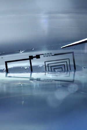 A biodegradable integrated circuit during dissolution in water. (Credit: Beckman Institute, University of Illinois and Tufts University)