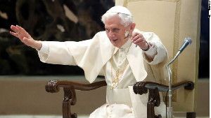 Retiring pope greets cheering crowd