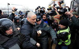Police officers detained the opposition leader Sergei Udaltsov last Sunday in Moscow outside the television station NTV.