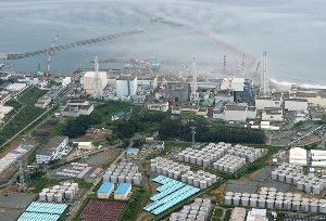 An aerial view shows the Fukushima Daiichi nuclear power plant and its storage tanks for contaminated water (bottom) August 20. Leakage from a temporary storage tank has raised new concerns about the ongoing problems at the plant.
